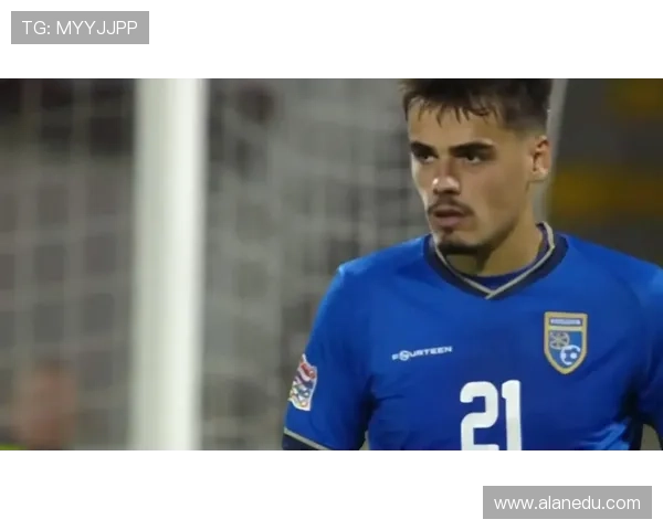 在城市的高空舞台上追逐梦想的足球明星故事 在城市的高空舞台上追逐梦想的足球明星故事