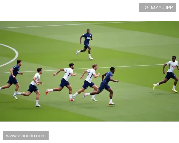 足球明星街头风采尽显瞬间捕捉让你感受他们的魅力与激情 足球明星街头风采尽显瞬间捕捉让你感受他们的魅力与激情